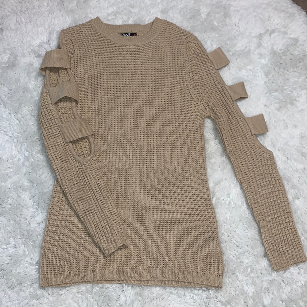 3/$13💞Tan Sweater